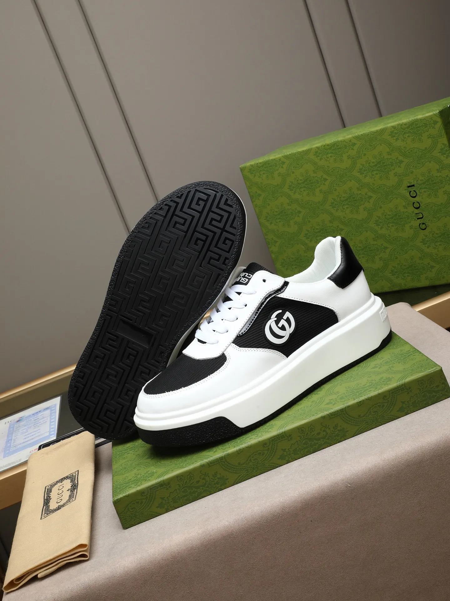 Men's shoes 💰480 New men's shoes GUCCI Fashion trend Made of first-layer calfskin ➕ washed sheep lining! The foot feels super comfortable and the workmanship is impeccable. Foam ultra-light outsole, size: 38-44 (45 customized) 3 colors to choose from!